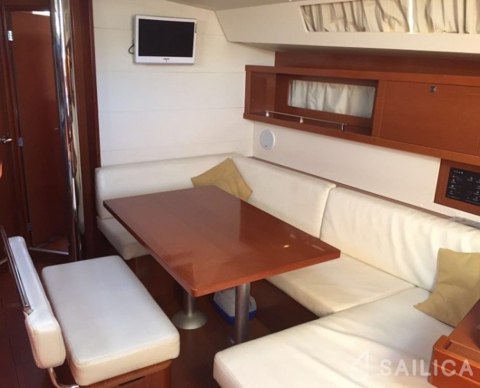 Oceanis 45 - Yacht Charter Sailica