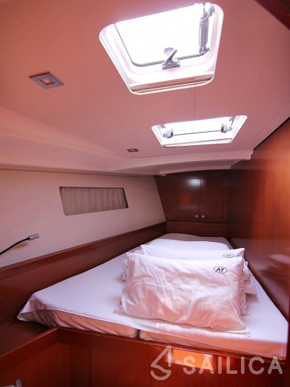 Oceanis 45 - Yacht Charter Sailica