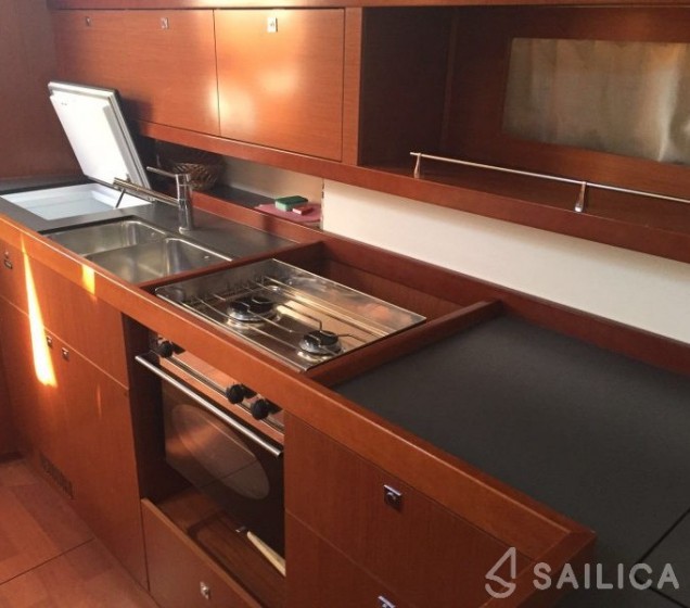 Oceanis 45 - Yacht Charter Sailica