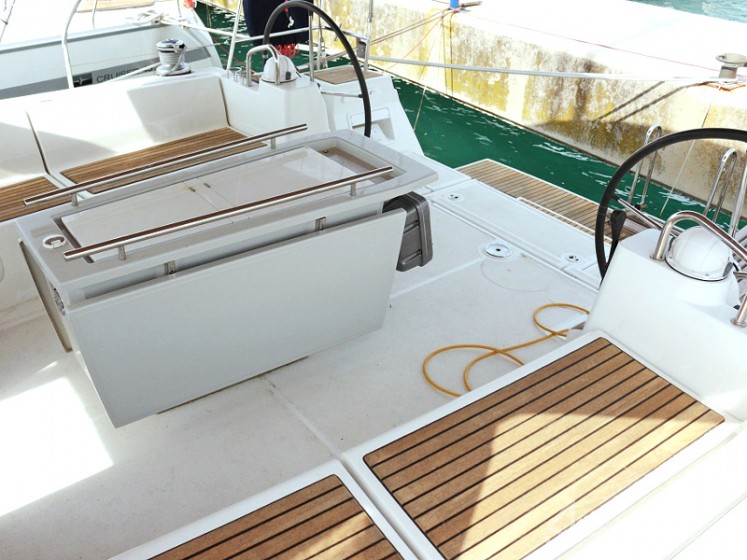 Oceanis 45 - Yacht Charter Sailica