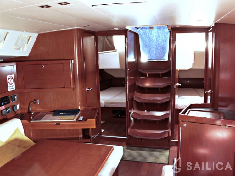 Oceanis 45 - Yacht Charter Sailica