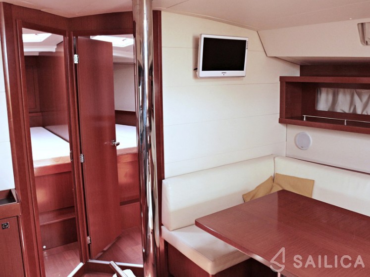 Oceanis 45 - Yacht Charter Sailica