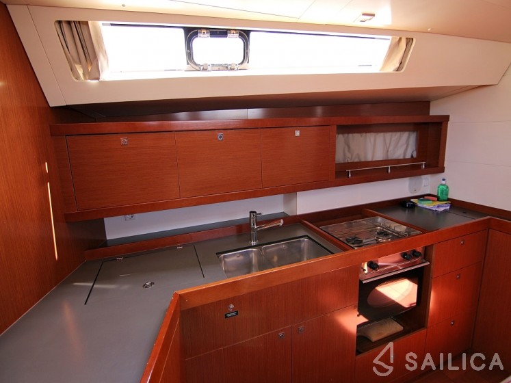 Oceanis 45 - Yacht Charter Sailica