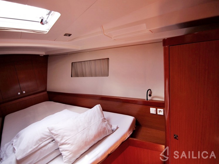 Oceanis 45 - Yacht Charter Sailica