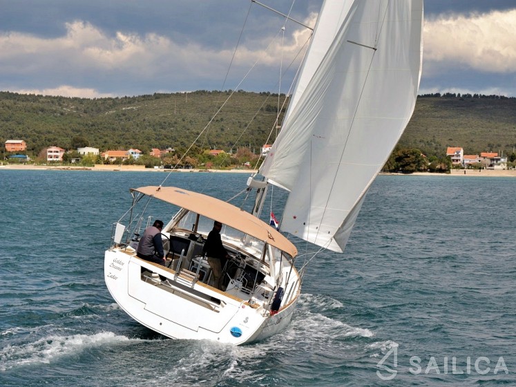 Oceanis 45 - Yacht Charter Sailica