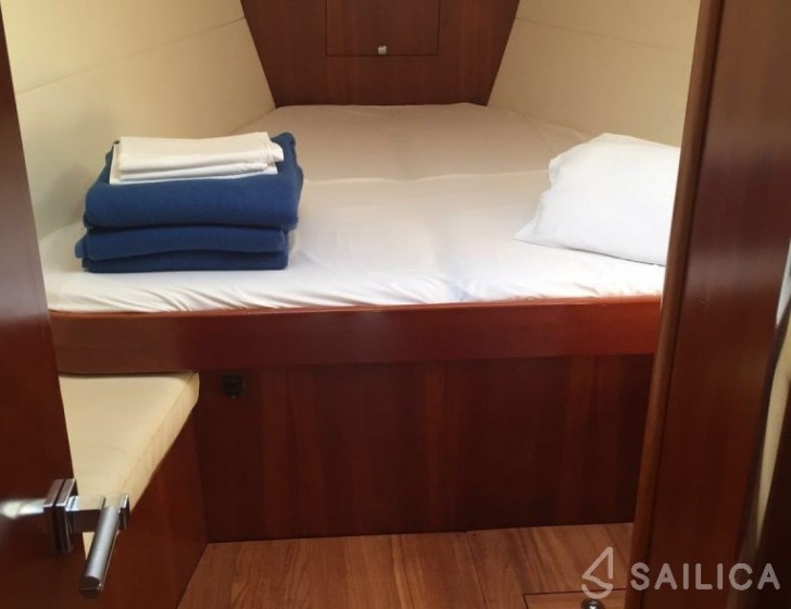 Eminence 40 - Yacht Charter Sailica