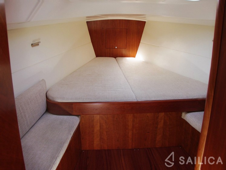 Eminence 40 - Yacht Charter Sailica