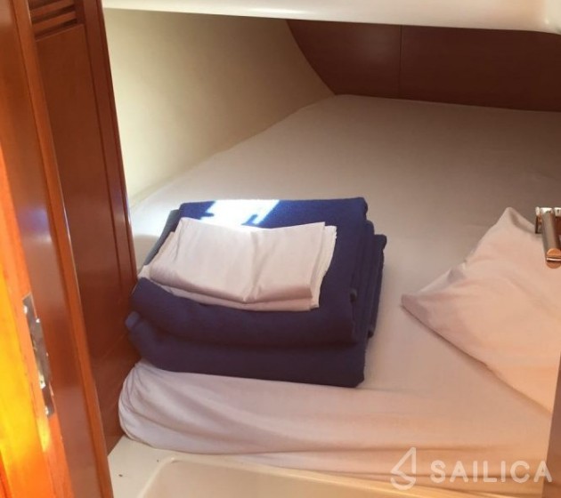 Eminence 40 - Yacht Charter Sailica