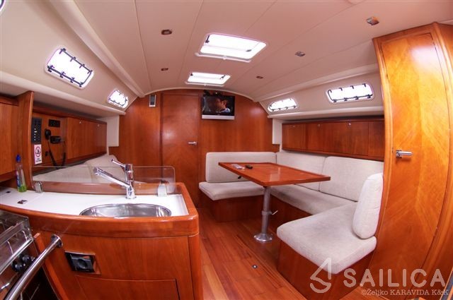 Eminence 40 - Yacht Charter Sailica
