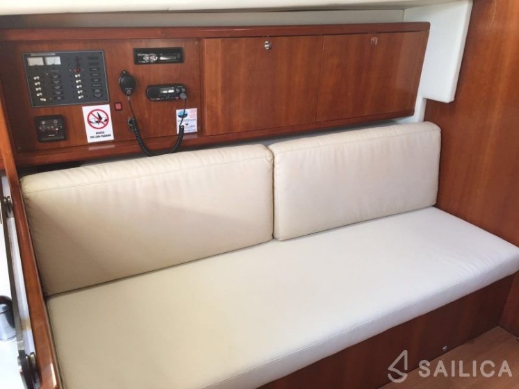 Eminence 40 - Yacht Charter Sailica