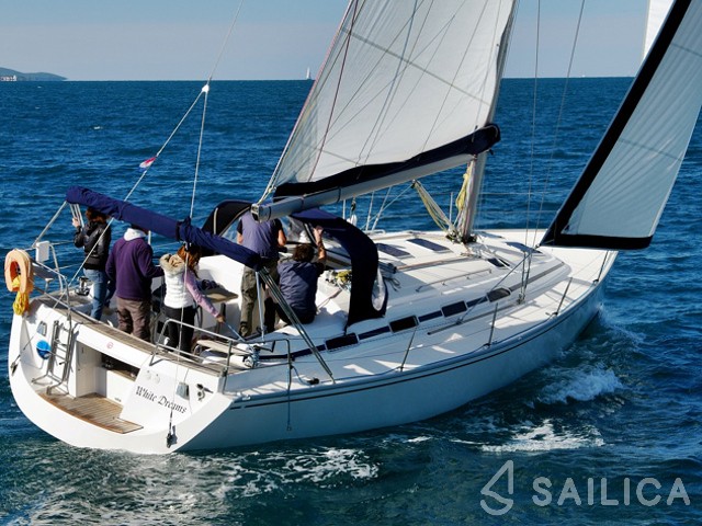 Eminence 40 - Yacht Charter Sailica