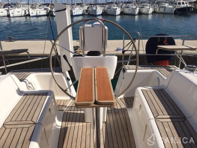 Eminence 40 - Yacht Charter Sailica
