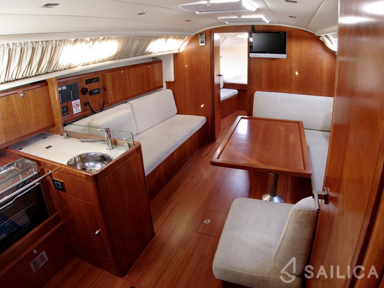 Eminence 40 - Yacht Charter Sailica