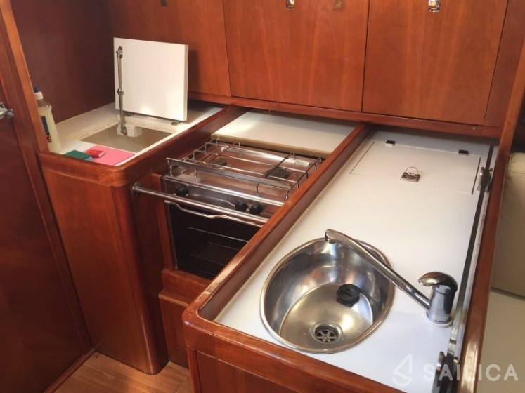 Eminence 40 - Yacht Charter Sailica