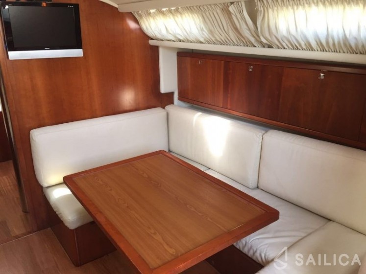 Eminence 40 - Yacht Charter Sailica