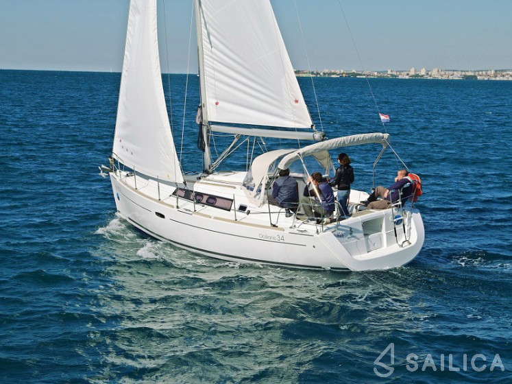 Oceanis 34 - Yacht Charter Sailica