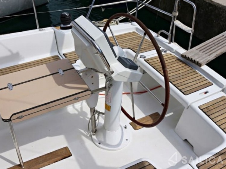Oceanis 34 - Yacht Charter Sailica