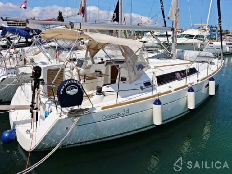 Oceanis 34 - Yacht Charter Sailica