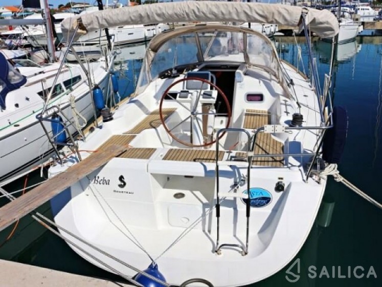 Oceanis 34 - Yacht Charter Sailica