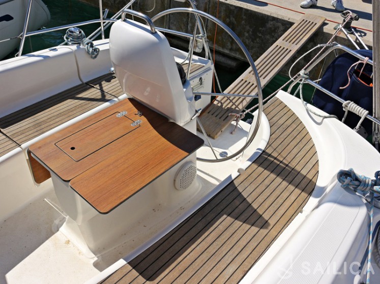 Bavaria 33 Cruiser - Yacht Charter Sailica