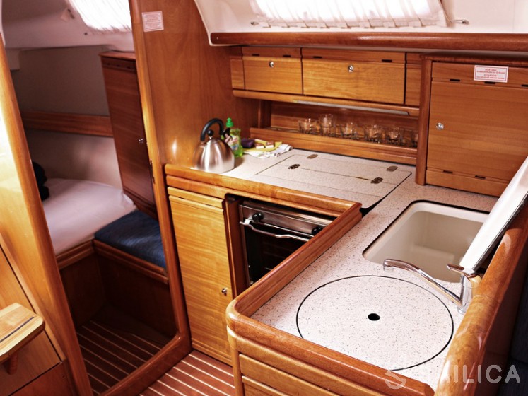 Bavaria 33 Cruiser - Yacht Charter Sailica