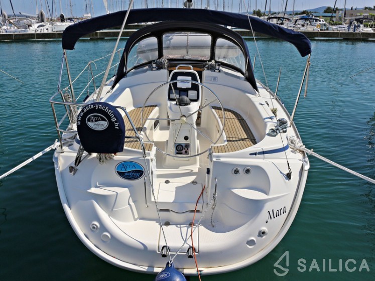 Bavaria 33 Cruiser - Yacht Charter Sailica