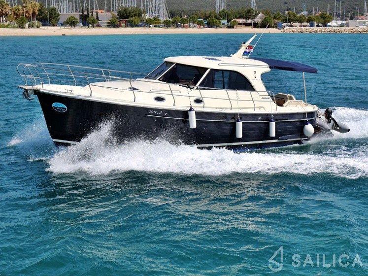 Adriana 44 - Yacht Charter Sailica