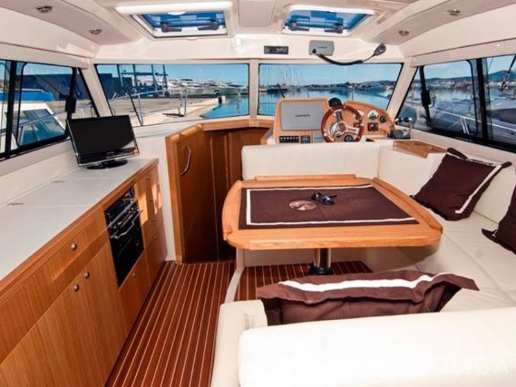 Adriana 36 - Yacht Charter Sailica