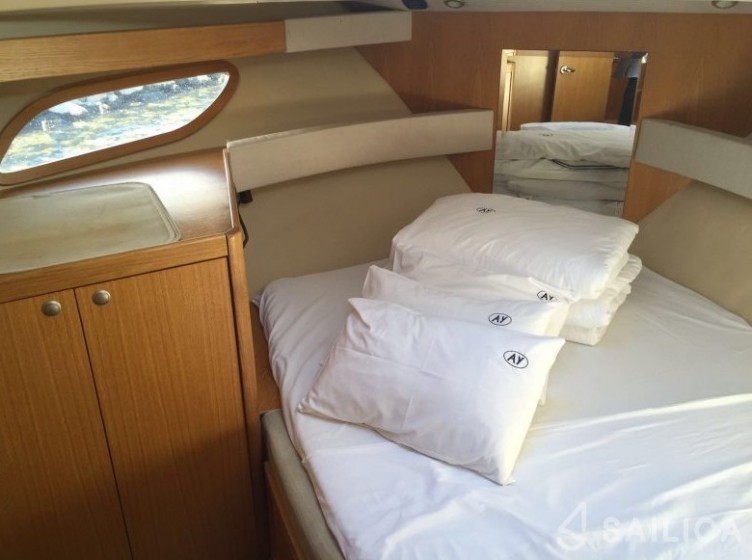 Adriana 36 - Yacht Charter Sailica