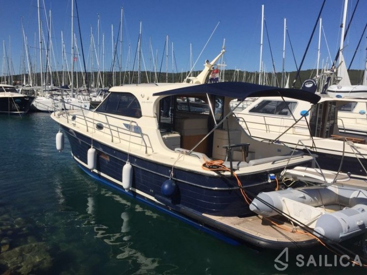Adriana 36 - Yacht Charter Sailica