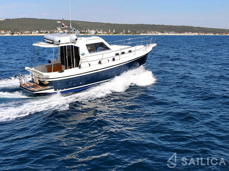 Adria 1002 Vektor - Yacht Charter Sailica