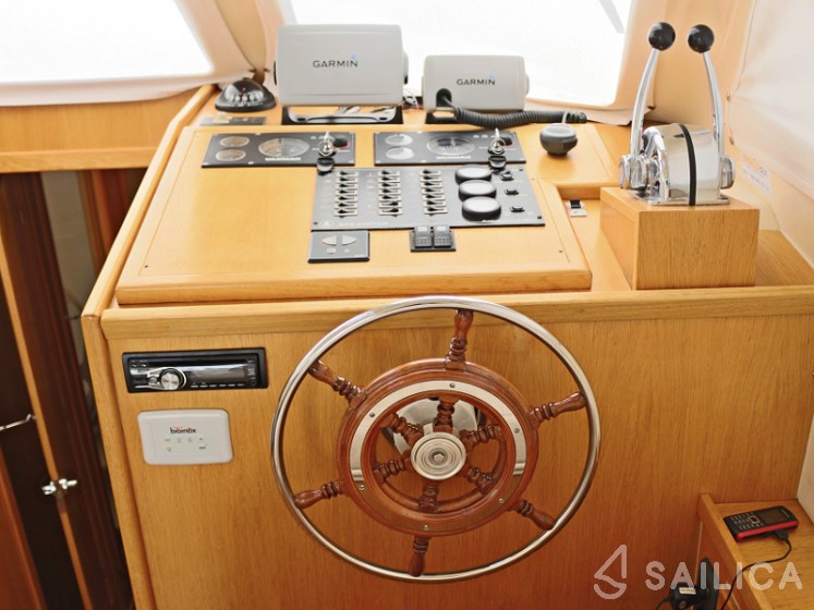 Adria 1002 Vektor - Yacht Charter Sailica