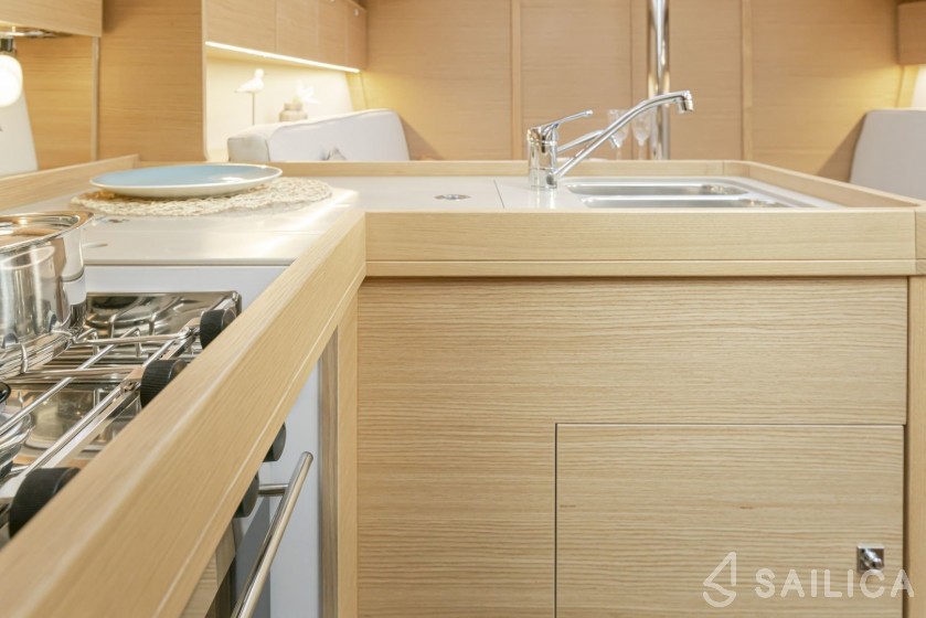Dufour 360 GL - Yacht Charter Sailica
