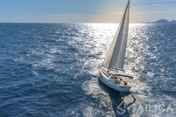 Dufour 360 GL - Yacht Charter Sailica