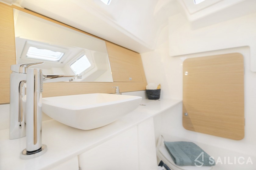 Dufour 360 GL - Yacht Charter Sailica
