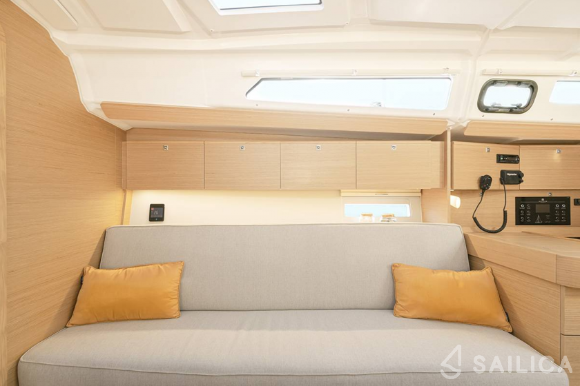 Dufour 360 GL - Yacht Charter Sailica