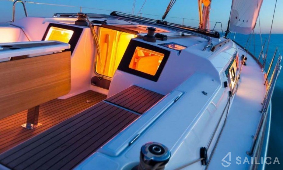 Dufour 382 GL - Yacht Charter Sailica