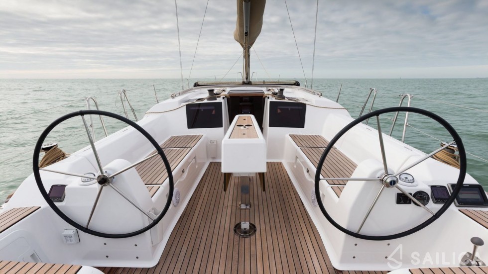 Dufour 382 GL - Yacht Charter Sailica