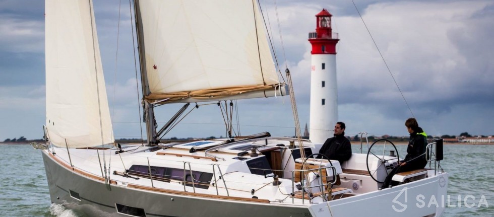 Dufour 382 GL - Yacht Charter Sailica