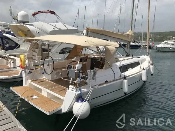 Dufour 382 GL - Yacht Charter Sailica