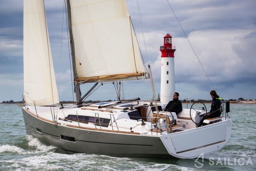 Dufour 382 GL - Yacht Charter Sailica