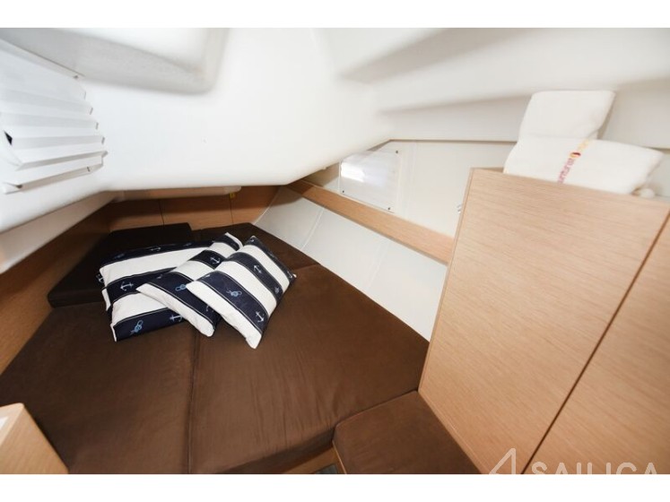 Elan 40 Impression - Yacht Charter Sailica