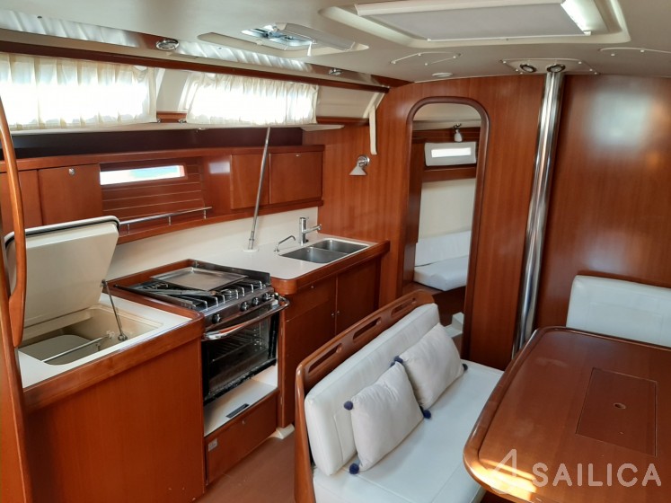Dufour 425 Grand Large - Yacht Charter Sailica
