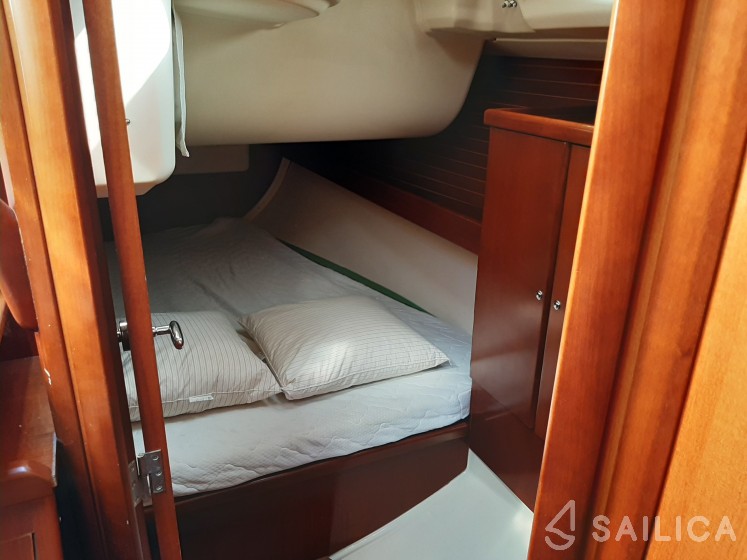 Dufour 425 Grand Large - Yacht Charter Sailica