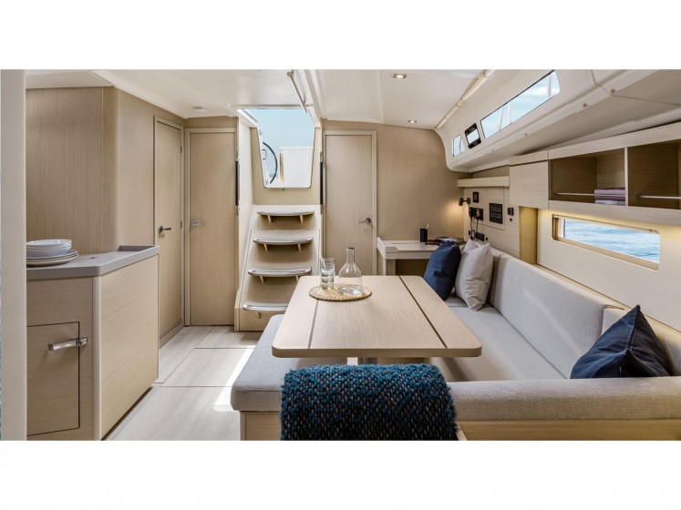 Oceanis 40.1 - Yacht Charter Sailica
