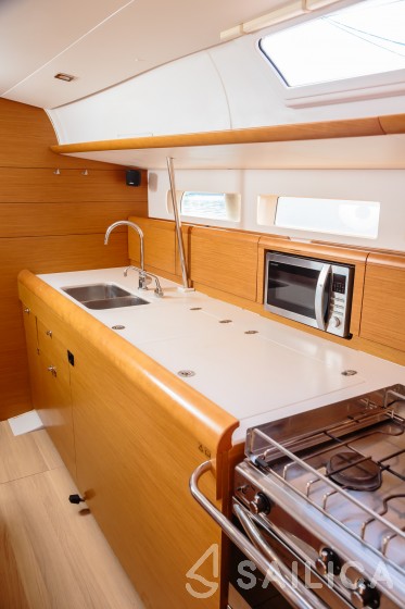 Sun Odyssey 519 - Yacht Charter Sailica