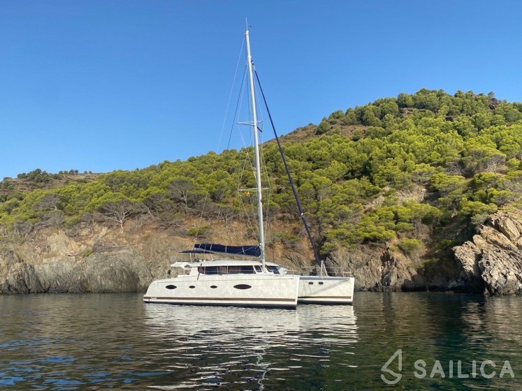 Salina 48 - Yacht Charter Sailica