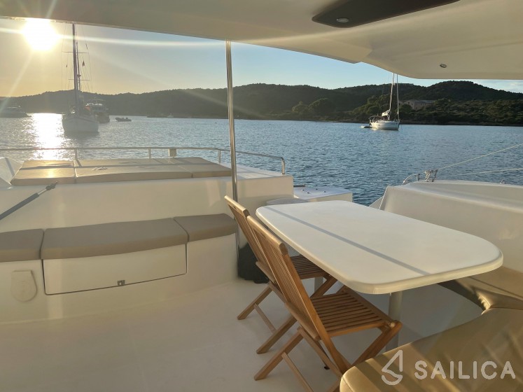Salina 48 - Yacht Charter Sailica