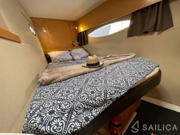 Salina 48 - Yacht Charter Sailica