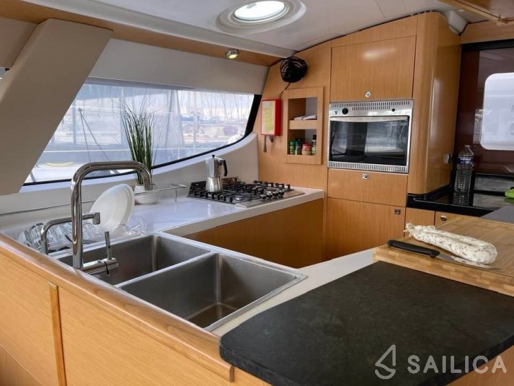 Salina 48 - Yacht Charter Sailica